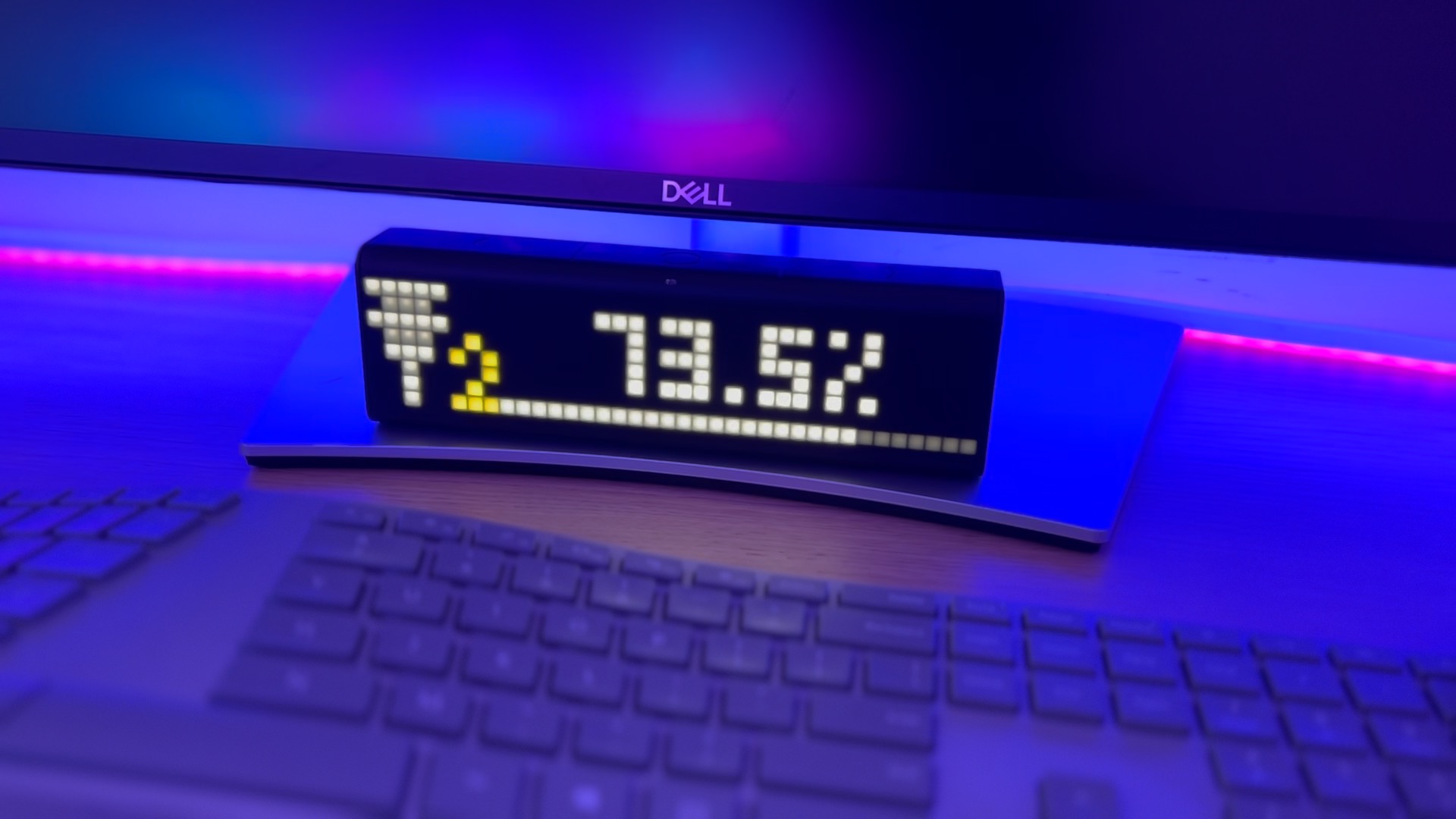 Smart display showing a syringe icon with the number 2 with a percentage of 73.5