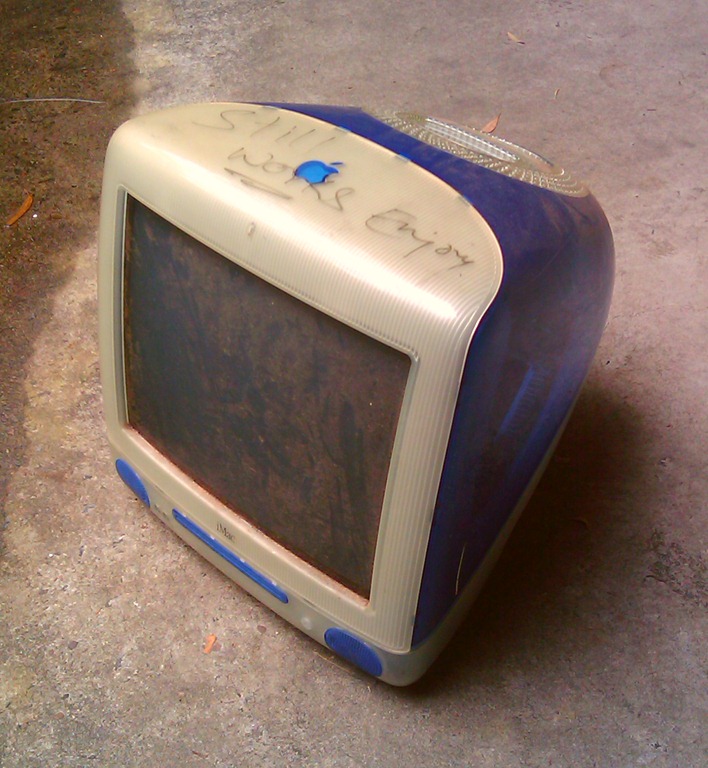 Found an Old iMac Dumped Outside. Doesn’t Explode